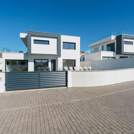 And Friends With Ocean View Villa Lourinhã