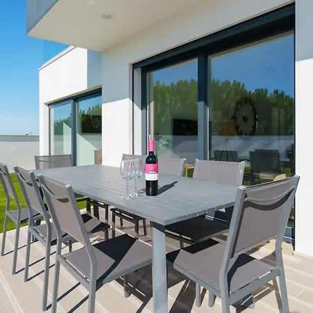 And Friends With Ocean View * לוריניה