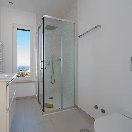 And Friends With Ocean View * Лориньян