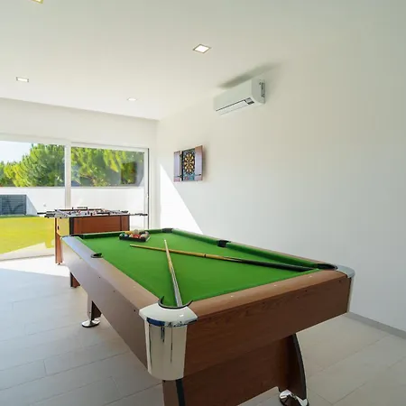 And Friends With Ocean View Willa